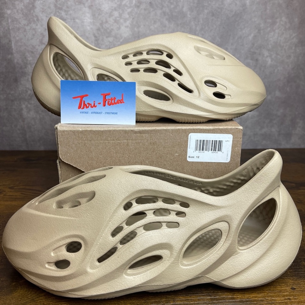 Adidas Yeezy Foam RNNR Mist 2022 Size 12 GV6774 OG Cream Tan Brown Sandal Men’s